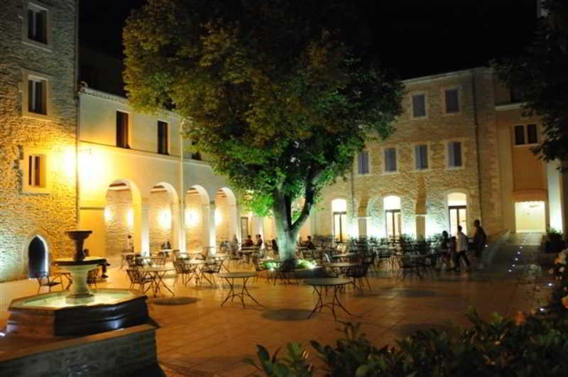 Hotellerie Notre Dame De Lumieres Goult Exterior foto